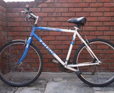 Trek 800 Sport Mountain Bike  26" wheels Shimano Gears 24 speed