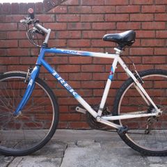 Trek 800 Sport Mountain Bike  26" wheels Shimano Gears 24 speed