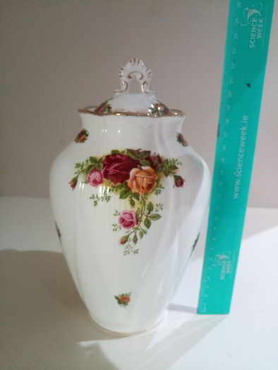 CHELSEA VASE 22cm 8.75" Royal Albert Old Country Roses Bone China
