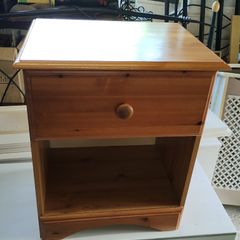 Pine bedside locker (26172)