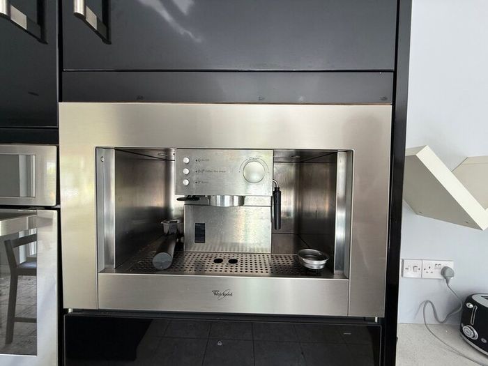 Kitchen units & appliances
