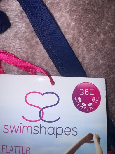 BNWT Zoggs swim shapes  Elastomax Eden Navy Pink bikini top size UK36E EU80E Free post