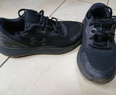 Under Armour school runners black 5 kids