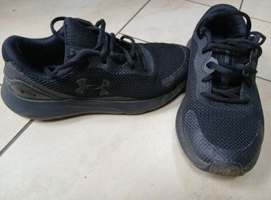 Under Armour school runners black 5 kids