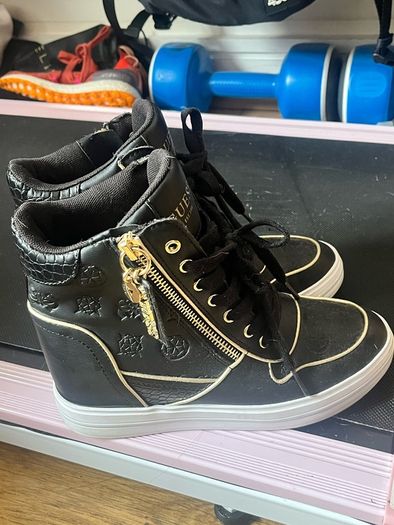 High top Guess Sneakers