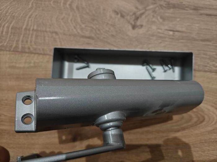 Arrone door closers