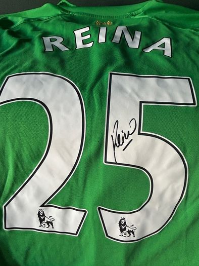 Reina signed Liverpool jersey