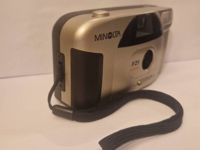 Vintage Minolta F25 Autoflash 35mm Film Camera Tested Working with Case