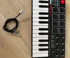 Keyboard Akai mpk mini 3