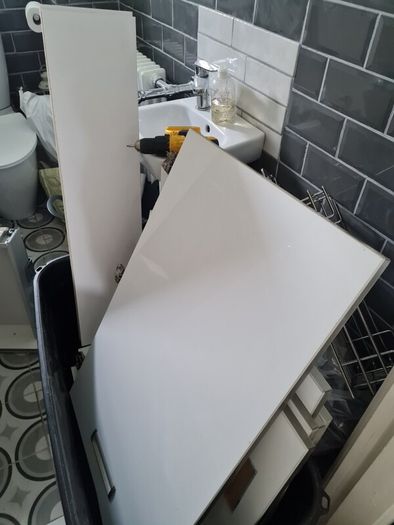kitchen press doors  and quartz sink