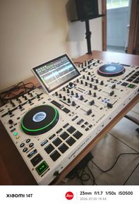 denon prime 4 + limited edition dj controller