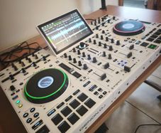 denon prime 4 + limited edition dj controller