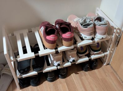 Expandable shoe rack