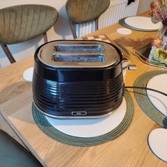 Black toaster