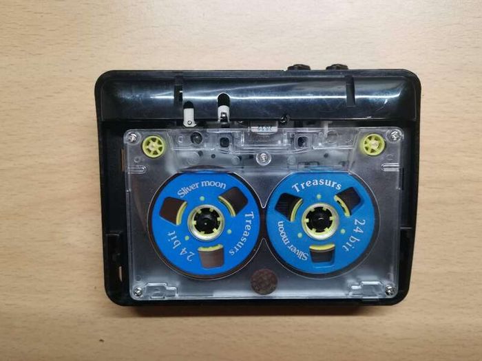Crown SZ-32 Walkman Cassette Player