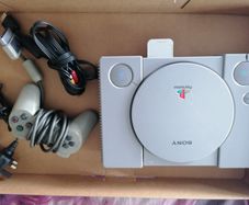 playstation 1 in great condition plus controller and 3 vintage games