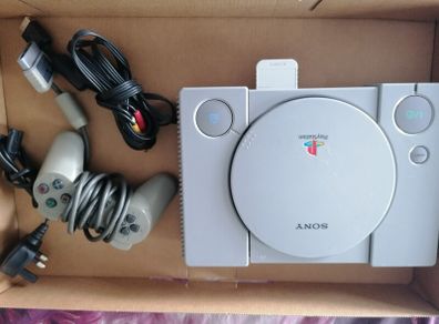 playstation 1 in great condition plus controller and 3 vintage games