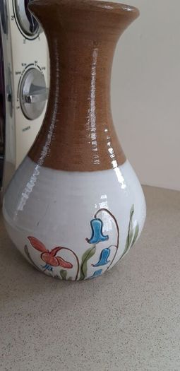 Eyecatching O' Neill Pottery Vase