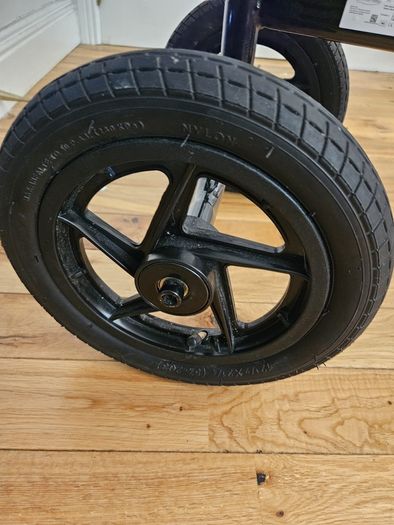 Knee Scooter with Pumped Wheels - perfect condition