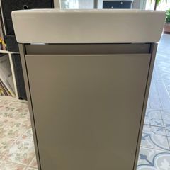 Roca ona 400 wall hung unit and basin half price