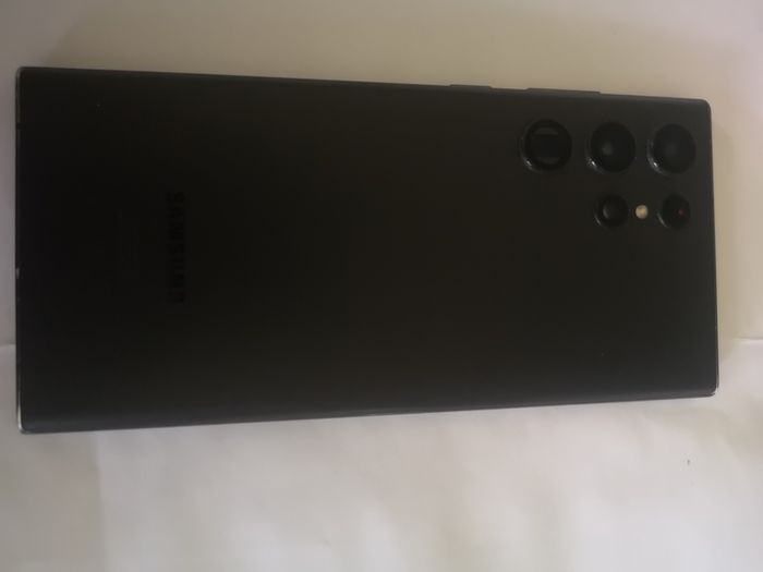 Samsung s22 ultra 256 gb good condition, but screen broken! See pics!