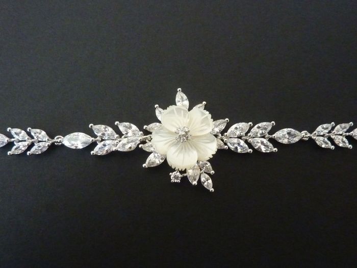 Vintage Style Wedding Bridal Lucite Flower Silver Bracelet
