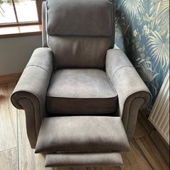 Recliner chairs