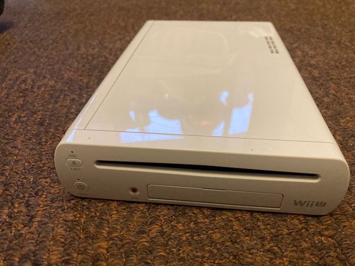 Nintendo Wii U WiiU Console 8GB WHITE [Collection Or Postage]
