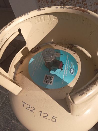 Patio gas bottle (full)