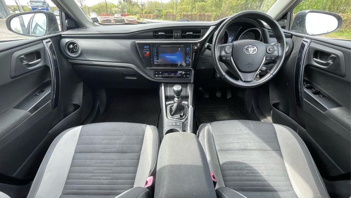2016 Toyota Auris
