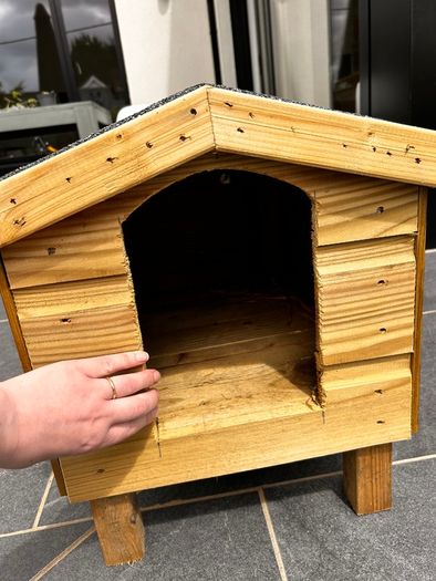 Cat box - outdoor kennel (may suit v small dog)