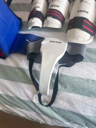 Taekwondo Suit and Protective Gear age 9/10