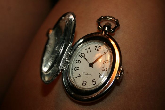 Women's Oval Shaped Vintage Alloy Quartz Analog Pocket Watch 6cm x 3,5cm