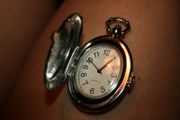 Women's Oval Shaped Vintage Alloy Quartz Analog Pocket Watch 6cm x 3,5cm
