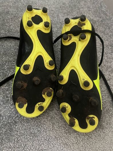 Boys Football boots & shin guards