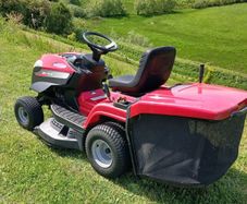 Castelgarden  98cm Hydrostatic Ride-On Lawnmower.