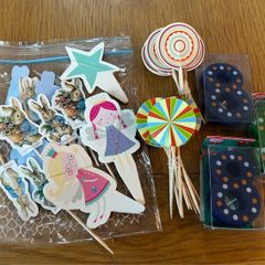 Cake toppers and candles