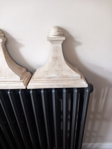 2 Decorstive Wall Shelves