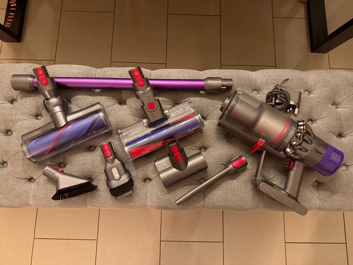 Dyson v10 hoover with genuine accessories