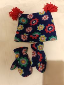 Girl's Hat and mittens set.  Age 3-6