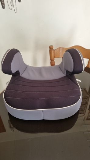 childs car booster seat for a child 15-36kg