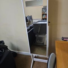 mirror with jewellery storage