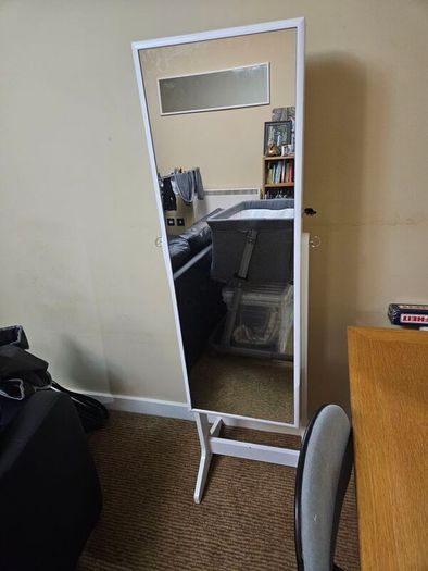 mirror with jewellery storage