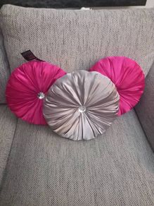 3 cushions