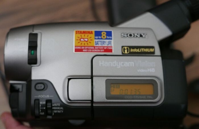 Sony Handycam CCD-TRV64E Hi8 Analogue Camcorder