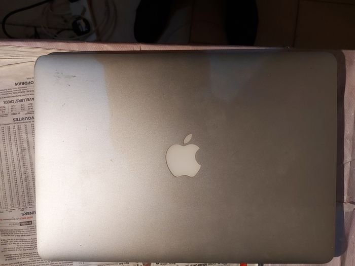 Apple MacBook Air, Model A1466, 13 inch, Needs Ram, has no Ram, excellent condition otherwise