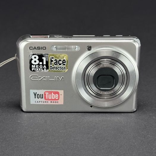Casio Exilim EX-S880 digital camera