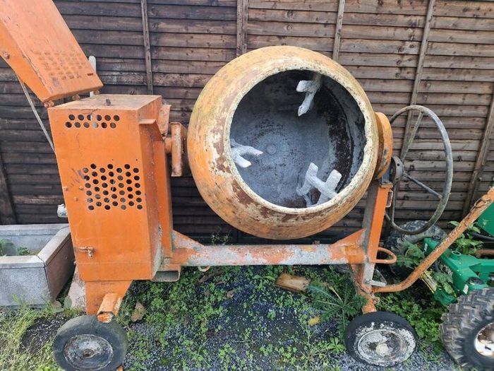 Diesel cement mixer