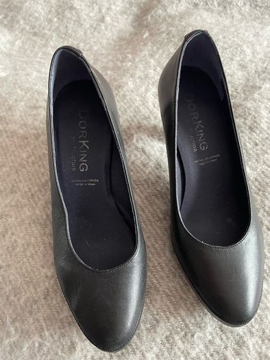 Leather shoes
