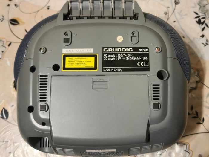 Radio / CD / Cassette Boombox Grundig SCD 888, China.